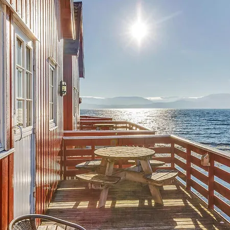 6 Person Holiday In Brekstad